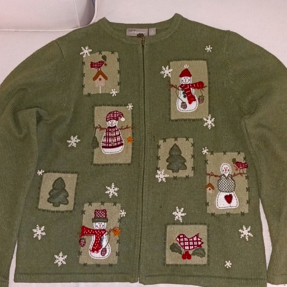Holiday sweater! Zip up front closure